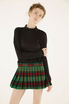 Tartan plaid mini skirt is short and cute, making for a perfect way to incorporate your unique feminine style into the classic attire of a kilt. The kilt is short and sits at the mid-thigh, providing you with a breezy and comfortable wearing experience. Plaid Short Skirt, Scottish Skirt, Tartan Skirts, Mini Skirt Style, Short Pollera, Black Watch Tartan, Red Hair Woman, Scottish Kilts, Tartan Kilt