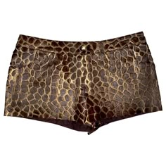 Rare piece! Chanel leather hot pants in safari style Metallic leather with fur trimming Gorgeous animal print Golden button with CC logo Two side pockets Made in France Size 40 Dry Clean Only Made in France Hot Pants Shorts, Leopard Shorts, Animal Print Outfits, Slim Aarons, Animal Print Fashion, Safari Style, Hot Shorts, Chanel Vintage, Giraffe Print