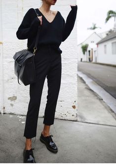 Design Jeans, Mode Tips, Woman In Black, Creative Shirts, Style Advice