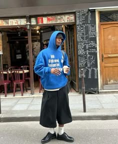 Baggy Shorts Outfit, Early Summer Outfits, Spring Shoes 2023, Streetwear Fashion Baggy, Short Pants Outfit, Fashion Baggy, Beanie Outfit, Ski Style, Mens Shorts Outfits