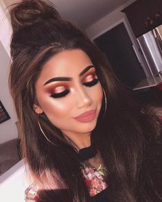 Halo Cut Crease, New Look Ideas, Halo Cut, Sweet Peach Palette, Vintage Meets Modern, Classic Lifestyle, Peach Palette, Retro Makeup, Sweet Peach