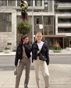 Super Puff Aritzia Outfit Black, Black Super Puff Outfit, Aritzia Leather Pants Outfit, Aritzia Melina Pant Outfit, Aritzia Winter Outfits, Melina Pant Outfit, Super Puff Aritzia Outfit, Aritzia Outfit Winter, Aritzia Outfit Fall