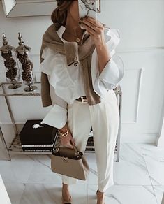 White Laon - Mint Label #fashion #style #look #ootd #inspiration #instagram Work Outfits Frauen, Stylish Lady, Outfit Chic, Betty Cooper, Pinterest Fashion, Looks Style