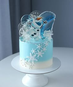 there is a frosted cake decorated like a frozen queen