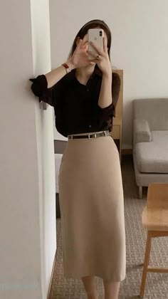 Business Casual Outfits Feminine, Modest Fashion Korean, Business Casual Outfits For Women Skirt, Button Up With Skirt, Classy Modest Outfits Church, Modern Modest Outfits, Korean Work Outfit, Business Professional Skirt, Formal Dress Styles