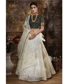 Off white organza designer lehenga choli. This lehenga choli is prettified with thread embroidered work over lehenga and zari & sequence embroidered work work on blouse. It comes with a matching taffeta satin blouse and organza dupatta. #black#blackwhite#white#golden#ring#fashion#lahnga#2022#newyear#special#jewelry#blackandwhitelahnga#lovelahnga#stylish#net Lengha Bridesmaid, Designer Lengha, Dress Lehenga, Off White Designer, Indian Lehenga Choli, Organza Lehenga, Wedding Lehenga Designs