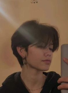 Short Tomboy Haircut, Genderfluid Haircut, Non Binary Haircuts, Hair Tomboy, Tomboy Haircut, Short Hair For Boys, Androgynous Hair, Tomboy Hairstyles