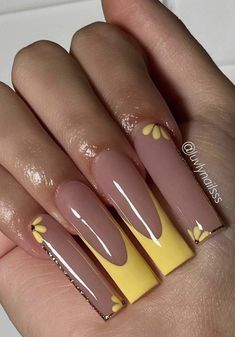 Insta Nails Acrylic, Simple Medium Long Acrylic Nails, Orange Spring Nails Acrylic, Spring Nails 2024 Trends Long, Bee Nails Acrylic, Easter Nails Long, Nail Art Designs Yellow, Mail Inspo 2022, Mexico Inspired Nails