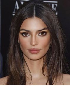 Emily Ratajkowski Makeup, Smokey Eyeshadow Looks, Best Makeup Brands, Natural Glam Makeup, Smokey Eyeshadow, Beauty Make-up, Glam Makeup Look, Braut Make-up, Makijaż Smokey Eye