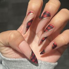 About this item Plaid Swirl  Nail shape：Extra Long Stiletto Index finger nail Length:30mm 💖Not sure about size/length? Message me! If you can in between sizes, opt for a larger size; you can always file them down later. 💟Our wearable nails are 100% Handmade, Reusable, Waterproof,  Time-saving,and Comfortable to wear. 💕Each nail set includes: 10 nails of your size 48*Sticker Tab 4ps Alcohol Pad 1 Cuticle pusher 1 Nail File 1 Glue ⚠️NOTE: ALL nails are handmade; exchanges or returns are not accepted. Thank you for your understanding!" 🦋Shipping🦋 Every nail in my shop is handmade, hand painted with love & care Please allow: 3 - 5 days for the nails to be made 8 - 12 days for USPS to deliver your nails. 💌If you have any questions, please feel free to contact us. We are here to assist you Stiletto Nail Art Christmas, November Nail Design Ideas, Christmas Nail Art Designs 2022, Christmas Nail Designs 2022, Stiletto Nails Christmas, Christmas Bling Nails, Plaid Nails Christmas, Bling Christmas Nails, Christmas Stiletto Nails