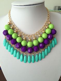 Collar tonos turquesa y verde Hot Necklaces, Large Necklace, Bridal Fashion Jewelry, Thread Jewellery, Tassel Jewelry, Fashion Jewelry Sets, Beaded Statement Necklace, Handmade Jewelry Diy, Beaded Accessories