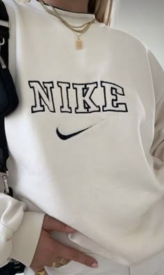 Nike Fits, Nike Jumper, Vintage Nike Sweatshirt, Cute Nike Outfits, Hoodie Aesthetic, Nike Pullover, Nike Sweatshirt, Nike Sweater, Aesthetic Shirts