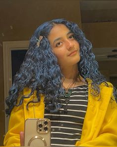 Coraline costume Coraline Costume Black Women, Curly Haired Halloween Costumes, Halloween Costume Ideas Curly Hair, Halloween Curly Hair Costume, Costumes With Curly Hair, Halloween Costume Blue Hair, Curly Hair Costume Ideas, Halloween Costume Curly Hair, Coraline Costume Ideas