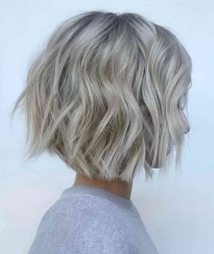 Gorgeous Beach Waves for Short Hair: 22 Examples to Copy Short Beachy Haircut, Frosty Blonde Hair, Beach Hair Short, Beach Waves Short Hair, White Frocks, Short Beach Waves, White Blonde Bob, 2024 Haircuts