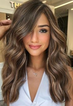 Transform your summer style with these 10 stunning hair color ideas for brunettes! Perfect for adding that sunkissed hair brunette glow or experimenting with new brown hair colors, these looks are sure to turn heads. From honeyed highlights to bold ombre, these summer hair colors bring out the best in your brunette locks. Explore these gorgeous shades and get ready to shine all season with your refreshed, vibrant look!#SummerHairGoals  #BrunetteBeauty  #SunKissedHair  #BrownHairInspo  #SummerHairColor  #BrunetteVibes  #HairColorTrends  #BronzeBrunette  #GorgeousBrunettes  #SummerHairInspo Blonde Balayage Highlights, Brunette Balayage, Brunette Balayage Hair, Brown Hair Balayage, Balayage Brunette, Long Wavy Hair, Hair Color Balayage, Color Inspo