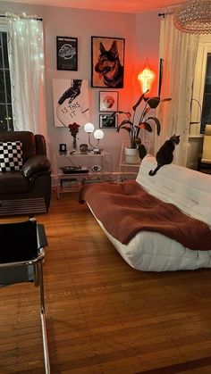 Coco Blake Apartment, Small Couple Apartment Ideas, Studio Apartment Ideas Loft, Small Living Room Ideas No Tv, Modern Eclectic Apartment Bedroom, Grunge Eclectic Decor, Alt Living Room Aesthetic, Home Studio Inspiration, Moody Eclectic Decor Living Room