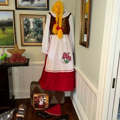 a woman's dress is on display in the hallway