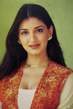 Sonali Bendre 90s Aesthetic, Tabu Actress 90s, Sonali Bendre 90s, Yellow Journalism, Sonali Bendre, Iconic Films