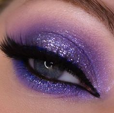 Blue Glitter Eye Makeup, Bright Eye Makeup, A Daily Routine, Makeup For Hazel Eyes, Glitter Eye Makeup, Glamour Makeup, Eye Makeup Tips, Hazel Eyes, Think About It