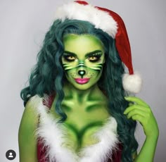 Grinch Makeup, Halloween Makeup Artist, Beautiful Halloween Makeup, Halloween Makeup Kits, Make Up Diy, Xmas Makeup, Cat Halloween Makeup, Halloween Makeup Clown, Face Painting Tutorials