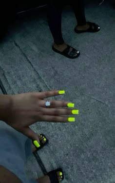 Neon Square Acrylic Nails, Lime Color Nails, Neon 90s Nails, Neon Acrylic Nails Short, Black And Lime Green Nails Acrylic, Neon Green Short Nails, Neon Pink Nails Acrylic, Neon Green Toes, Short Neon Green Nails