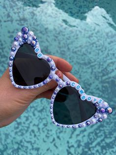 Go Cowboys! Support your favorite NFL team with your gorgeous sunnies!  Blue and white iridescent pearls on white heart sunglasses Bejeweled Sunglasses, White Heart Sunglasses, Bridal Sunglasses, Go Cowboys, Dallas Cowboys Gifts, Bride Sunglasses, Diy Sunglasses, Pearl Sunglasses, Dallas Cowboys Women