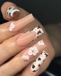 Western Birthday Nails, Nails Acrylic Cow, Cowgirl Nail Ideas, Vaquera Nails, Charro Nails, Cowgirl Nails, Country Acrylic Nails, Mexican Nails, Cowboy Nails