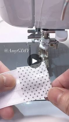 Sewing Zippers, Handmade Tutorial, Sewing Tips And Tricks, Household Sewing, Diy Household, Sewing Skills, Own It, Sewing Tips, Sewing Basics