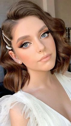 Wedding Makeup Gray Eyes, Round Face Bride Hairstyle, Wedding Eyes, Mekap Mata, Wedding Makeup Tutorial, Wedding Eye Makeup, Bridal Eye Makeup, Bridal Makeup Natural, Wedding Day Makeup