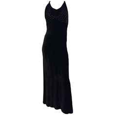 1930s Black Velvet Evening Dress w/ Rhinestone Bodice. Braided straps on halter neck, low keyhole drapes open to reveal back. Suits Vintage, Evening Dress Black, Velvet Evening Dress, Halter Dresses, Different Eras, Face Beauty, Vintage Couture, Vintage Things, Braided Strap