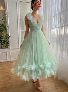 Green Tulle Evening Dress With Sweetheart Neckline, Green Tulle Dress With Sweetheart Neckline, Green Organza Dress With Sweetheart Neckline, Green Tulle Dress For Gala, Green Tulle Dress For Prom Season, Green Tulle Evening Dress For Gala, Ethereal Tulle Evening Dress For Party, Spring Green Evening Dress With Sweetheart Neckline, Ethereal Tulle Party Dress