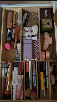 Organized Makeup, Rangement Makeup, Minimalist Beauty, Aesthetic Makeup