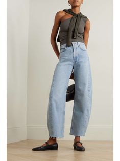 CASE STUDY: JENNA LYONS DENIM REPERTOIRE - ilovejeans.com Light Jeans Outfit, Light Blue Jeans Outfit, Jeans For Tall Women, Denim Jeans Outfit, Light Denim Jeans, Blue Jean Outfits, 2024 Outfits, Jeans Outfit Summer, Nye Outfits