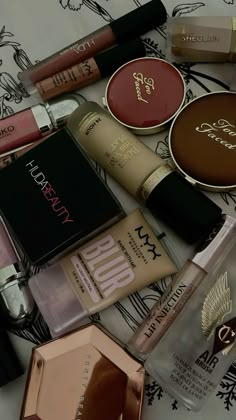 Makeup Collection Goals, Maquillage On Fleek, Airbrush Foundation, Make Up Inspiration, Makeup Needs