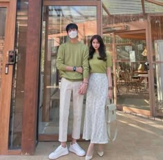 Modest Couple Outfits, Couple Outfit Ideas Matching, Summer Couple Outfits, Wedding Couple Outfits, Matching Outfits For Couples Casual, Couple Fall Outfits