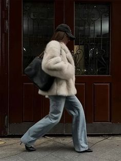 Faux Fur Coats Outfit, Stitch Clothes, Fur Coat Vintage, Coat Women Fashion, Look Short, Soft Jacket, Mink Coat, Outfit Jeans