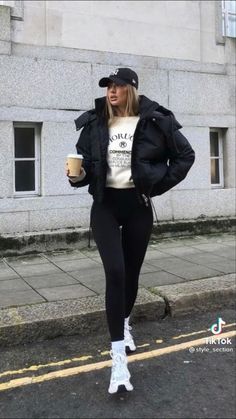 Nyc Winter Outfits, Adrette Outfits, Look Legging, Pastel Outfit, Winter Fashion Outfits Casual, Cold Outfits, Athleisure Outfits, Mode Inspo, Looks Chic