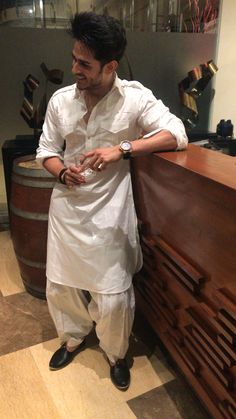 Pathani Kurta For Men Wedding, Mens Pathani Kurta Style, Pathani For Men Wedding, White Pathani For Men, Pathani Kurta For Men, Mens Pathani, Kurta Ideas, Priyank Sharma, Pathani For Men