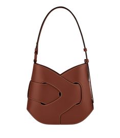 The “Nodde Hobo,” whose name echoes the French word for “knot,” is made up of two perfectly symmetrical, intertwined leather modules. Its beveled design accentuates its dynamic design and its base, set into the main body of the bag using a distinctive assembly technique. Polene Bag, Cognac Bag, Micro Bags, Winter Bags, French Word, Card Holder Purse, Upcycled Leather, Stylish Celebrities, Best Wallet