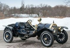 an antique car is parked in the parking lot