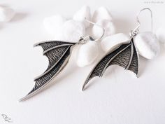 Great bat wing in 925 silver. oº'¤~ღ.ღ~¤'ºooº'¤~ღ.ღ~¤'ºoo Dainty and detailed worked earrings make this pair of wings a special piece of jewellery. The bat wings have a size of 4x2 cm. and are supplied with rubber stopper. Bat Wing Accessories, Bat Themed Clothes, Bat Accessory, Bat Wing Earrings, Bat Necklace Aesthetic, Bat Wing, Bat Wings, 925 Silver, Bat