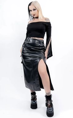 Let's make all your nightmares come alive, shall we? Gorgeous skirt perfect for yer corpgoth wardrobe! Alternative Pants, Leather Maxi Skirt, Tartan Mini Skirt, Pointed Boots, Gothic Skirts, Flowy Maxi Skirts, Off Shoulder Crop Top, Black Sweatpants, Shoulder Crop Top