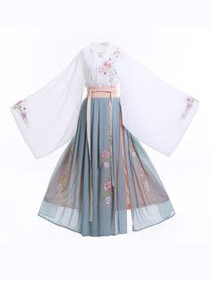 hola gente hermosa espero les guste la historia estará muy cambiada … #detodo # De Todo # amreading # books # wattpad Hanfu Skirt, Chinese Hanfu Dress, Hanfu Dress, Chinese Hanfu, Madara Uchiha