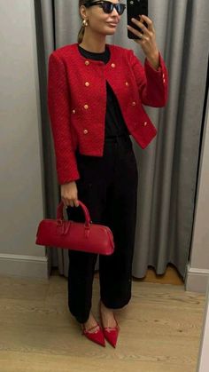 Blazer Rojo Outfit Noche, Red Outfit Color Combos, Old Money Christmas Outfit, Red Color Outfits, Chanel Inspired Outfit, Trendy Date Night Outfit, Date Night Outfit Ideas, Night Outfit Ideas, Color Outfits