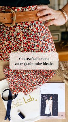 a woman's waist with the words coussezz facilement votre garde role ideale on it