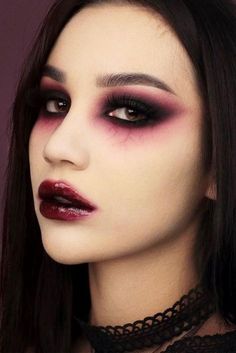 Dark and powerful make up! I love Halloween Horror Smink, Makijaż Sugar Skull, Carnaval Make-up, Pelottava Halloween, Maquillage Halloween Simple, Vampire Makeup Halloween, Ghost Makeup, Makeup Zombie, Devil Makeup