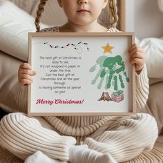 Buy the whole Christmas Handprint Art Bundle: https://studiodec12.etsy.com/listing/1806719357 Celebrate the festive season with our Christmas 2024 Handprint Art! This unique, one-of-a-kind craft is perfect for capturing the magic of this Christmas season in a creative and memorable way. Whether you're at home, school, daycare, or church, this handprint art makes a wonderful keepsake that families will cherish for years to come. What's Included: - 1 Craft Template: A single-page horizontal design Christmas Tree Art For Kids, Diy Christmas Keepsakes, Tree Art For Kids, Parent Holiday Gifts, Baby Christmas Crafts, Diy Christmas Gifts For Kids, Handprint Christmas Tree, Handprint Christmas, Parents Christmas