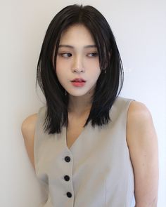 Straight Hair Cuts Short, Middle Hair, Straight Hair Cuts, Shot Hair Styles, Haircuts For Medium Hair, Girl Short Hair, Asian Hair, Korean Hairstyle, Hairstyles Haircuts