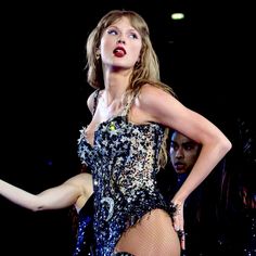 taylor swift performs on stage at the super bowl in new orleans, fla, on sunday, feb 28, 2012