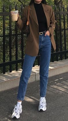 Turtleneck Outfit Ideas Women, Twee Work Outfit, Fall Outfits Dark Jeans, Pinterest Style Outfits, Timeless Professional Outfits, Bussines Outfit Ideas, Aritzia Office Outfit, Gen Z Blazer Outfit, Architect Fashion Women Outfits